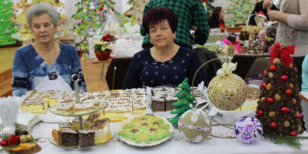 Stoisko KGW Rusinowo. Poniżej: widok ogólny Sali. SPOTKANIA WIGILIJNE W SZKOŁACH W grudniu 2015 roku w szkołach podstawowych gminy Rypin odbyły się spotkania wigilijne.