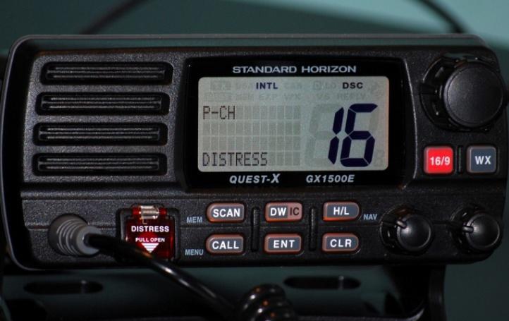 SŁOWNICTWO ZWIĄZANE Z OBSŁUGĄ RADIA VHF OPIS PRZYCISKÓW 16/9 szybkie przejście na kanały 16 i 9 WX kanały pogodowe (tylko USA) SCAN funkcja skanowania *MEM dodawanie kanału do listy skanowanych DW