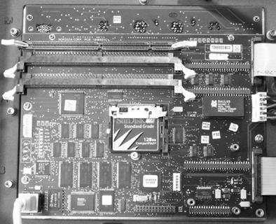 32 System sterowania LogiComm do weryfikacji produktów Płyta główna sterownika Na płycie głównej sterownika znajduje się mikroprocesor do sterowania w czasie rzeczywistym wszystkimi procesami