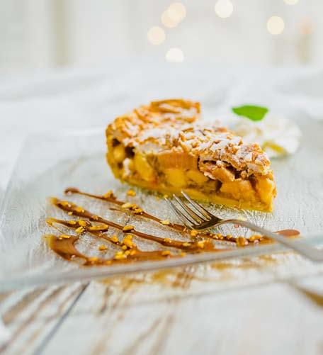 Szarlotka orkiszowa z rabarbarem Spelt pie with rhubarb 8,00 zł