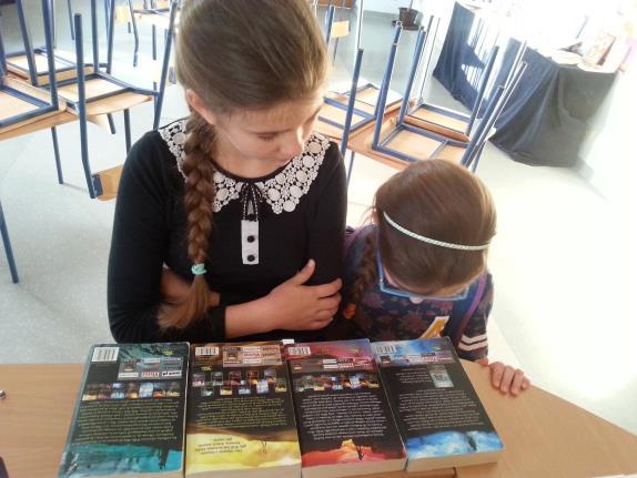 W bibliotece codziennie odbywają się zajęcia z