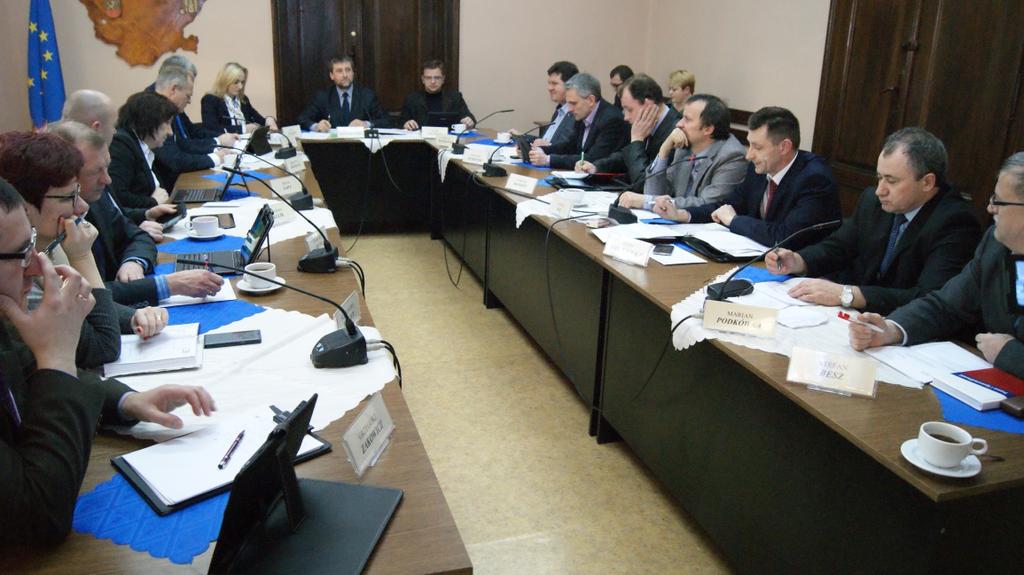 Przede wszystkim tego żeby byli zadowoleni z miejsca, w którym mieszkają, w którym pracują.