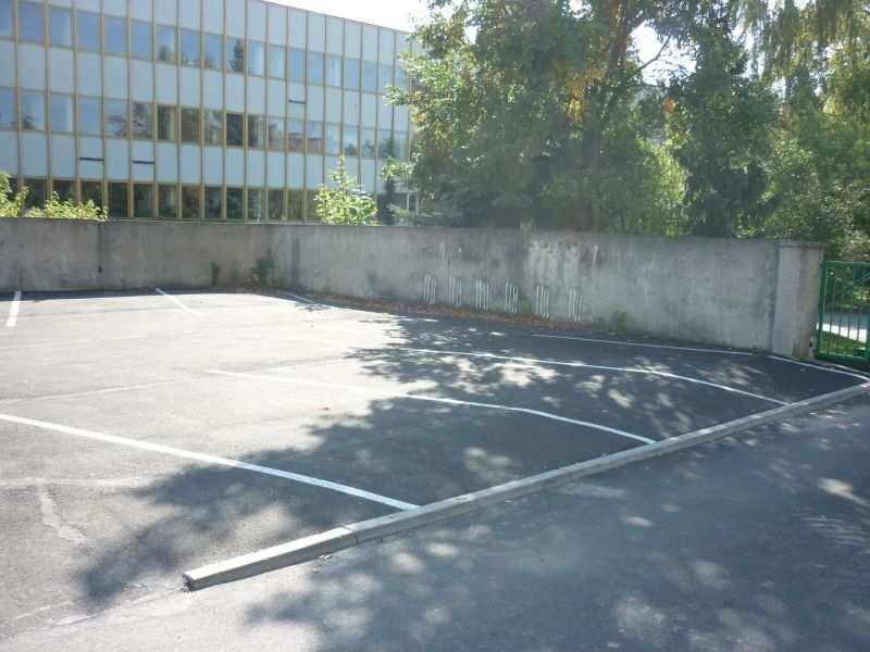 3. Naprawa oraz wykonanie tynku wodoodpornego na muru przy parkingu Str: 12 powierzchnia boczna muru - strona Inwestora: ((0.65 + 0.20 + 4.95 + 0.55 + 0.50 + 0.20 + 4.95) * 1.55) + (14.50 * 1.