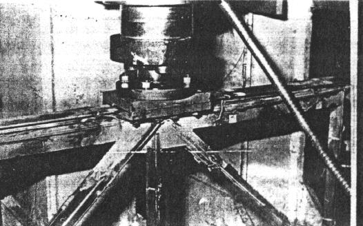 wykratowania Rys. 2. a) Schemat zamocowania kratownicy Rys. 2. b) zdjęcie układu obciążającego Rys.
