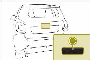 Zamknąć bagażnik (smart fortwo coupé) X Podnieść dolną klapę tylną i zablokować po obu stronach. X Opuścić klapę tylną i docisnąć. X Nacisnąć przycisk na kluczyku &. Pojazd jest zablokowany.