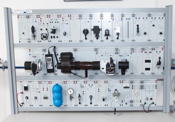 Rama naprawcza Chief EZ-Liner zestaw do diagnostyki systemów automatyzacji pojazdów: Zestaw: sensoryka systemów zestaw zawiera: stanowisko do badania działania systemu bezpieczeństwa biernego;