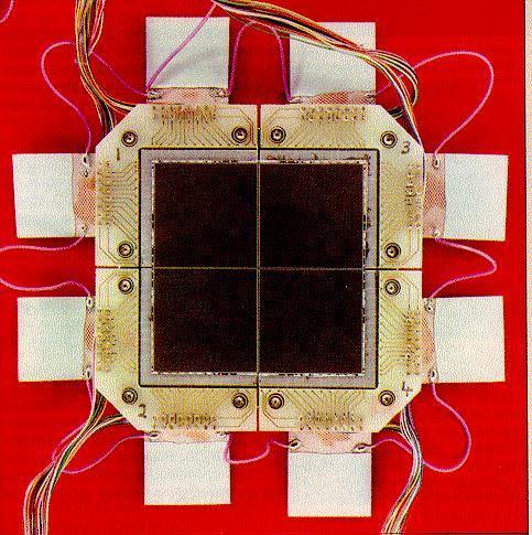 Detektor CCD Mozaika 4 CCD (kwadrat 6cm x 6 cm), z których każda zawiera 2048 x 2048