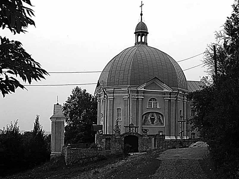 Il. 51. Podkamień. Kaplica Stóp Matki Bożej (obecnie cerkiew pw. św. Paraskiewy) W Podkamieniu do II wojny światowej funkcjonowała synagoga, znajdująca się blisko rynku, w zachodniej części miasta 11.