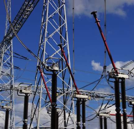 Porównanie natężeń pól elektrycznych 50 Hz E (kv/m) wytwarzanych przez: Hałas Sprzęt elektryczny użytku domowego Linie napowietrzne i stacje wysokiego napięcia Głównym źródłem hałasu na stacji są: