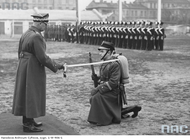W grudniu 1920 roku został zwolniony ze służby wojskowej, celem dokończenia nauki w Gimnazjum.