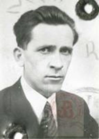 Za swoją działalność zostaje w 1933 r. aresztowany.