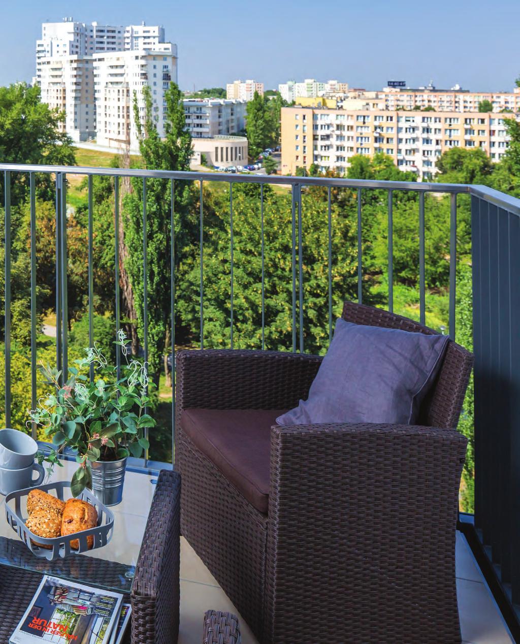 Balkon Duży piętnastometrowy balkon, a z niego niepowtarzalny widok na Jeziorko Gocławskie, to jeden z niezaprzeczalnych atutów tego