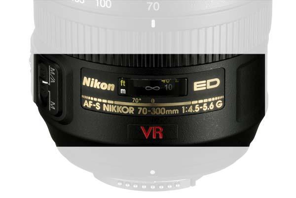 liczba skrótów na współczesnych obiektywach może przyprawić o zawrót głowy Podobnie jak inni producenci najważniejsze cechy obiektywu Nikon umieszcza w postaci literowych i liczbowych symboli w