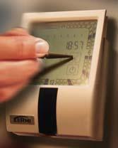 Uwaga: Zasilanie elektryczne może mieć wpływ na podzielnik ciepła zamontowany na grzejniku. Podczas instalacji należy przestrzegać normy IEC60364-701.
