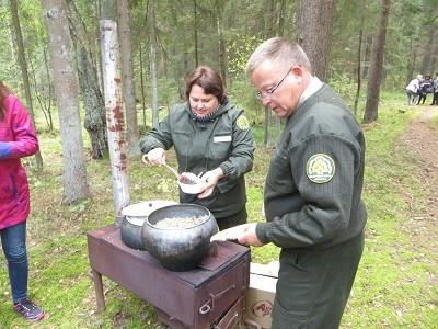 oprócz oficjalnych