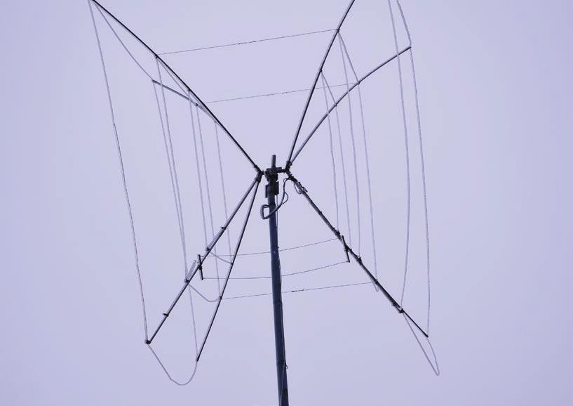 Antena QQ konstrukcji SP3GEM w czasie ostatniego oblodzenia (pierwszy model wykonany w celach testowych, który służy do dnia dzisiejszego) wsteczne dochodzi do 25 db.