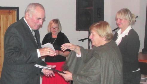 w Turnieju Paska Po przes³uchaniu Komisja postanowi³a przyznaæ: w kategorii uczniów I miejsce Justyna Jêdrzejczyk z Koszalina II miejsce Sebastian Magdziñski ze Szczecina II miejsce Hanna Komorzycka