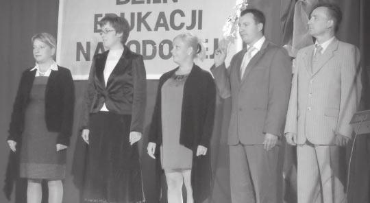 LISTOPAD NR 12 e-mail: echamiesiecznik@op.pl WYDARZENIA::. Str.7 Dzieñ Edukacji Narodowej W czwartkowe popo³udnie 13 paÿdziernika 2011 r.