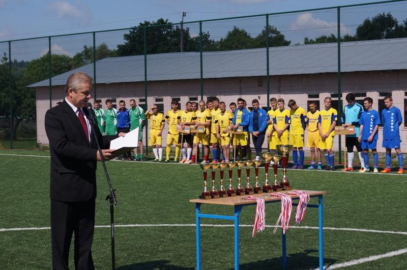 Pierwszego dnia zawodów drużyny podzielono na dwie grupy i rozegrano mecze grupowe.