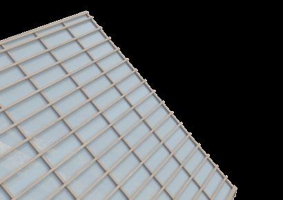 8 8 Przygotowanie Konstrukcja dachu Montaż paneli dachowych może odbywać się na dachu z pełnym deskowaniem jak i na dachach wentylowanych. Nabijanie łat należy rozpocząć od okapu.