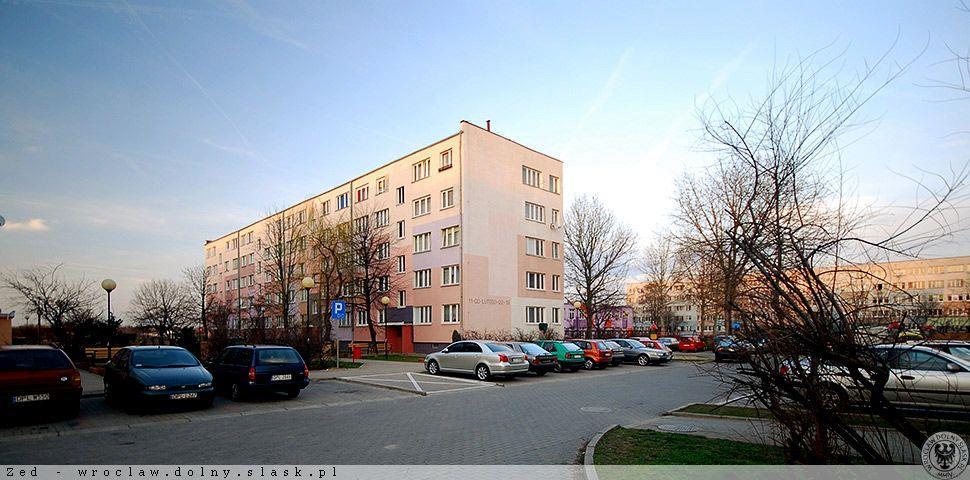 Widok na ulicę 11 Lutego na Osiedlu Sienkiewicza Źródło: www.