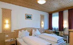 Hotel*** La Stoa ze SPA; 7N/6SKI sb-sb Symbol oferty: 145/2647 Państwo: Region: Miasto: Transport: Profil wyjazdu: Wyżywienie: Zakwaterowanie: Wyposażenie: świadczenia: Włochy Południowy Tyrol