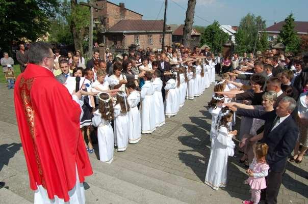 116 Monografia rzymskokatolickiej parafii św. Trójcy w Komarowie Zdjęcie 69 Rok 2010, 23 maja.
