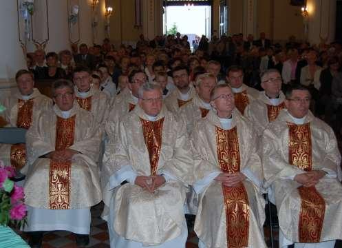 Tego dnia odbywa się procesja eucharystyczna do czterech ołtarzy wokół kościoła. W tym roku ołtarze wykonali mieszkańcy: Krzywegostoku Kolonii, Krzywegostoku, Janówki Wschodniej i Janówki Zachodniej.