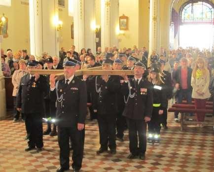 adorację Najświętszego Sakramentu podjęli, aż do Rezurekcji, parafianie z wyznaczonych miejscowości. Wartę, przez całą dobę pełnili strażacy z OSP z całej parafii 641.