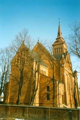 Monografia rzymskokatolickiej parafii św. Trójcy w Komarowie 181 Zdjęcie 131 Rok 1997. Kościół w Komarowie (zdjęcie z KPK T1).