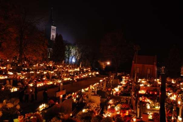 Cmentarz parafialny w Komarowie (autor zdjęcia: Paweł Wysłocki).