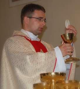 Monografia rzymskokatolickiej parafii św. Trójcy w Komarowie 319 Komarowie Dolnym. W 2005 roku wstąpił do Zakonu św.