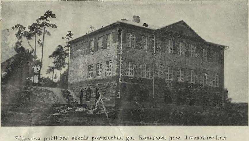 44 Monografia rzymskokatolickiej parafii św. Trójcy w Komarowie W 1936 roku w Komarowie istniał oddział Ligi Morskiej i Kolonialnej (25 członków zwyczajnych, 35 popierających i 10 zbiorowych).