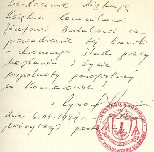 78 Monografia rzymskokatolickiej parafii św. Trójcy w Komarowie Dokument 5 Rok 1987, 6 września. Wpis w kronice parafialnej dokonany przez pomocniczego biskupa lubelskiego Ryszarda Karpińskiego.