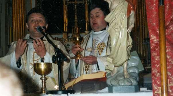 82 Monografia rzymskokatolickiej parafii św. Trójcy w Komarowie maja 1994 roku, sumę odprawił ks. Jerzy Wnuk a kazanie głosił ks. Stanisław Gulak 433.