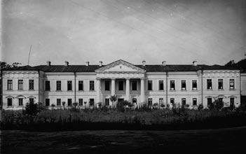 Miasteczko Maciejów, położone przy szosie i linii kolejowej z Kowla do Lubomla, liczyło w 1930 roku około 3000 mieszkańców.