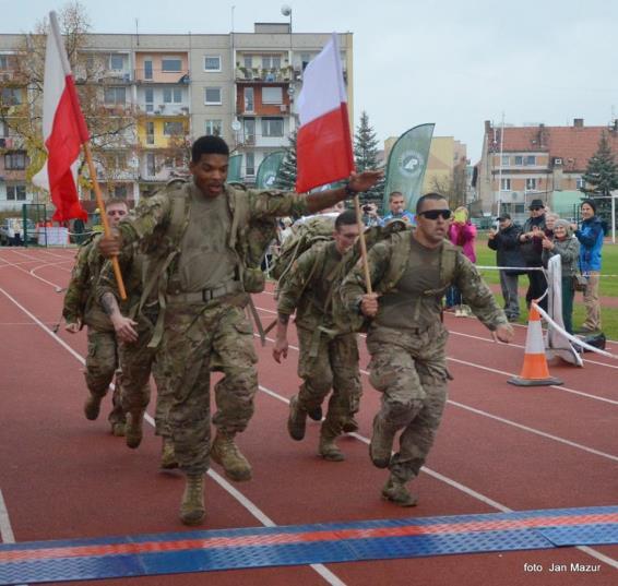 W imprezach biorą udział tysiące zawodników z całej Polski a także żołnierze z Polski, USA, Niemiec i Wielkiej Brytanii.