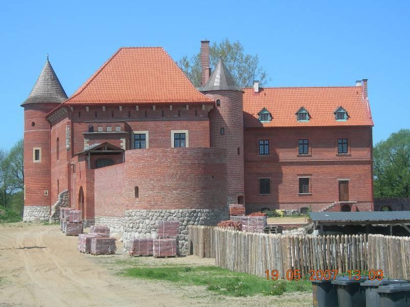 Tykocin, miasto ofiarowane Stefanowi Czarnieckiemu za zasługi w wojnie ze Szwedami, piękny rynek, kościół.