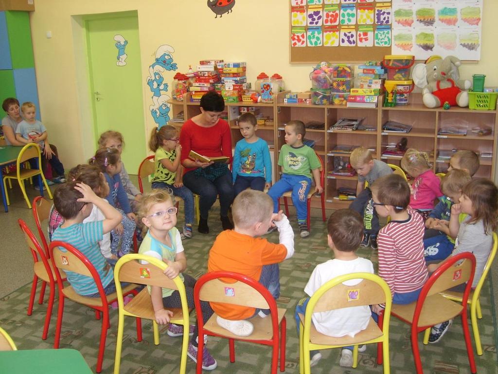 SMERFY i akcja CAŁA POLSKA CZYTA DZIECIOM CAŁA POLSKA CZYTA DZIECOM to kampania społeczna, która ma na celu propagowanie codziennego czytania dzieciom.