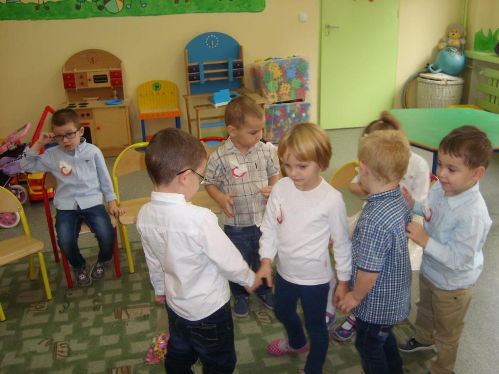 ŚWIĘTO PLUSZOWEGO MISIA MIŚ JEST MIŁY I PUCHATY MIŚ JEST FAJNY I KUDŁATY MIŚ JEST GRUBY, TAK JAK KULA MISIA ZAWSZE SIĘ PRZYTULA 25 listopada to dzień, w którym wszystkie Pluszowe Misie mają swoje
