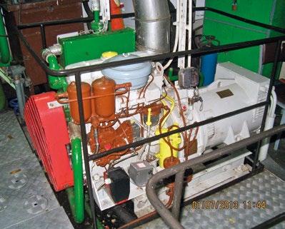 i synchronicznej prądnicy samowzbudnej prądu przemiennego, automatycznymi regulatorami napięcia typu GCPF-84c/10 prądu przemiennego 3 x 400V, 50 Hz, moc 35 KVA. Stopień ochrony prądnic IP- 23.