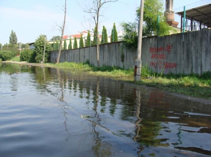 stopniu wodnym, wysokie stany wody nie były wynikiem zwiększonego dopływu wody ze zlewni.