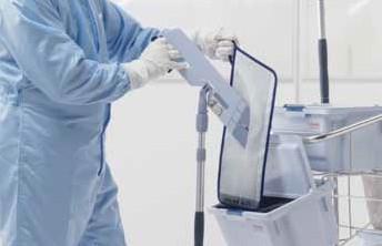Nie było możliwości skutecznego wyczyszczenia wielu obiektów znajdujących się w pomieszczeniu typu cleanroom (zbiorniki, rury, itp.