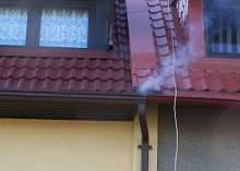 alternatywnie zagospodarować we własnym zakresie, o ile nie zmieni to stanu wody na gruncie, a zwłaszcza kierunku odpływu znajdującej się na gruncie wody opadowej, ani kierunku odpływu ze źródeł ze