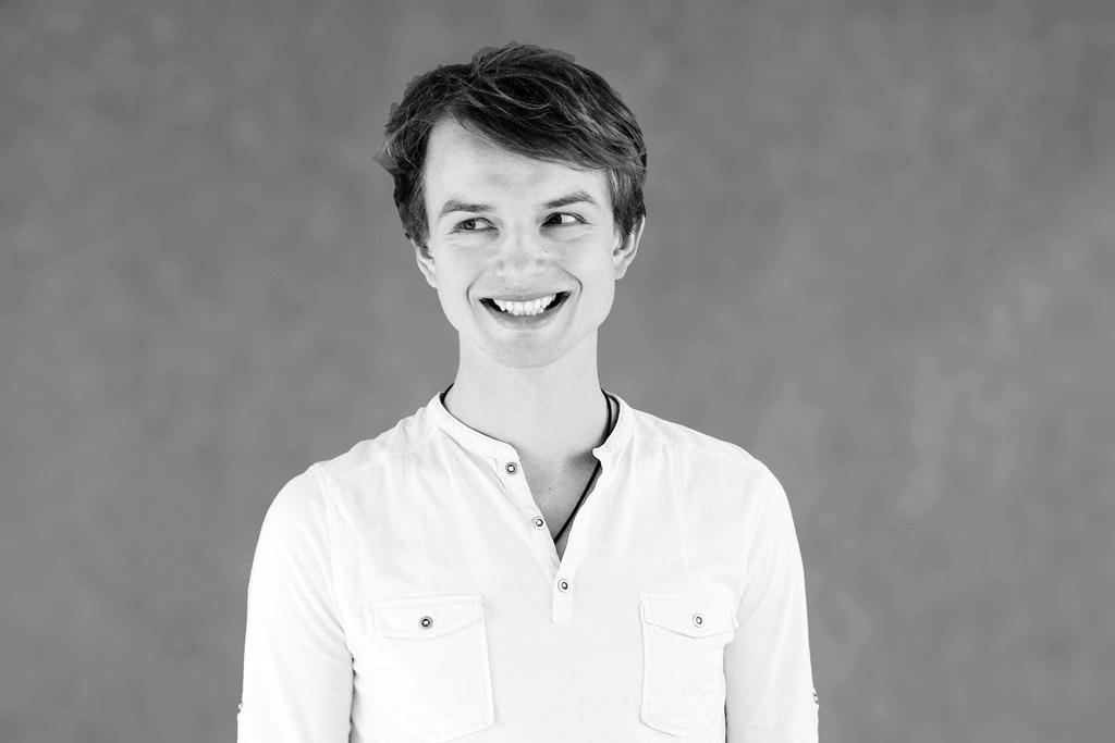 Wyparło Adrian (Dom Regionalny/OSBN) Na co dzień projektuję i buduję nowoczesne domy w harmonii z otoczeniem, naturalnie wpisujące się w kontekst miejsca i współtworzące je.