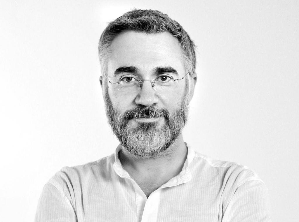 Tomasz Zmyślony (ASP Gdańsk/OSBN) Interesuje mnie tworzenie architektury przyjaznej dla otoczenia i człowieka, architektury spójnej z tożsamością miejsca, czerpiącej z jego tradycji i historii jednak