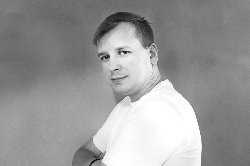 Jestem obecnie prezesem OSBN. Piotr Jastrzębski (Podlaskie Konopie/OSBN) Z zawodu Architekt krajobrazu a na co dzień (od 2013 r.) pasjonat konopi włóknistych i technologii hempcrete (beton konopny).