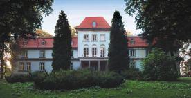 KAN-therm Press Hotel, Dwór w Sierakowie