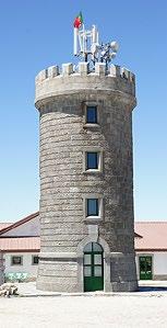 Geografia GEOGRAFIA Portugalia, trzy i pół razy mniejsza od Polski, zajmuje 88,5 tys. km 2, a z posiadłościami zamorskimi, archipelagami Azorów i Madery o 4 tys. km 2 więcej.