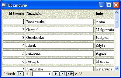 DC Edukacja 2005 Arkusze kalkulacyjne i bazy danych 57 Etap 3 Wprowadzanie i przeglądanie danych Dane znajdujące się w bazie danych można wprowadzać i edytować w formularzach i arkuszach danych.